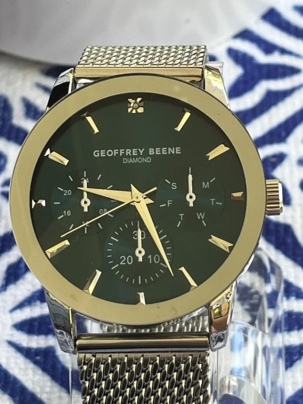 Geoffrey Beene Mens Watch 42mm Silver Tone Mesh band & green face New Battery